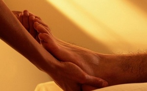 Người bệnh đái tháo đường bị loét chân: Tại sao nên điều trị sớm?