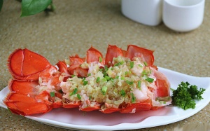 Làm tiệc cuối tuần với món tôm hùm hấp hành, tỏi