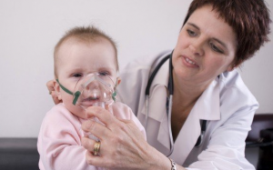 Bé thở khò khè có phải mắc bệnh hen suyễn?