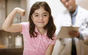 Cho trẻ ăn gì, tập gì để xương chắc khỏe?