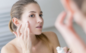 Thoa kem dưỡng ẩm quan trọng như thế nào?