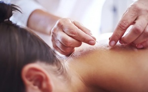 Châm cứu giúp giảm đau do tác phụ của thuốc điều trị ung thư vú