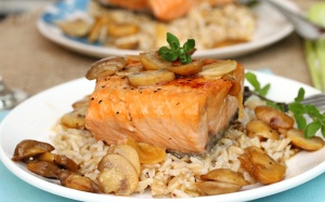 Cuối tuần sang chảnh với món cá hồi sốt rượu Marsala và nấm kiểu Ý