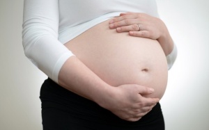 Sốt xuất huyết và sốt rét gây hại thế nào cho phụ nữ mang thai?