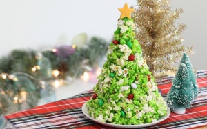 Tự làm cây thông Noel từ bỏng ngô cho ngày Giáng sinh