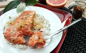 Cá hồi nướng sốt bưởi giàu dinh dưỡng