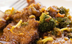 Món ngon đầu tuần: Thịt bò chiên sốt nước tương dừa