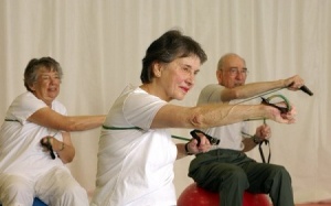 Vì sao tập thể dục giúp trì hoãn Parkinson?