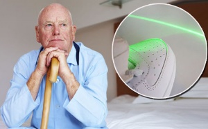 Giày laser giúp ngăn ngừa cứng cơ bắp cho người bệnh Parkinson