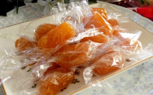 Tự làm kẹo dứa gừng: Vừa ngon vừa phòng cảm lạnh