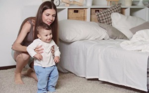 Trẻ 10 tuần tuổi được trải nghiệm 'phản xạ đi bộ' giúp tăng khả năng nhận thức?