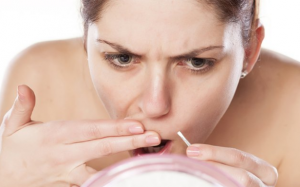 10 dấu hiệu trên mặt tiết lộ sức khỏe đang có vấn đề