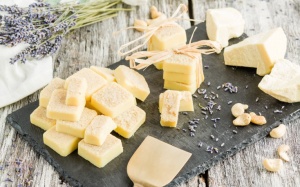 Làm kẹo hạt điều chocolate trắng cho bữa trà chiều