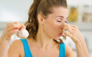 Video: Vì sao hơi thở bốc mùi sau khi ăn tỏi?