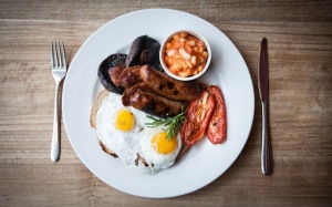 Dùng bữa sáng kiểu Anh có thể giúp bà bầu sinh con thông minh?