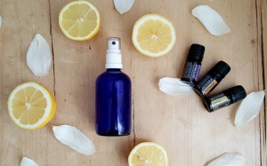 Công thức làm nước xịt phòng tốt nhất cho người bị trầm cảm mùa Đông