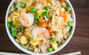 Bữa sáng ngon miệng với món cơm rang tôm và trứng