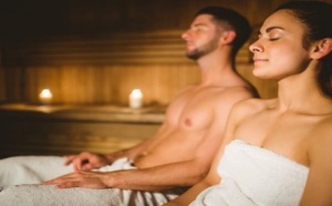 Tắm xông hơi tốt cho sức khỏe trái tim thế nào?