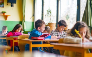 Hỗ trợ trẻ bị ADHD ở trường học như thế nào?