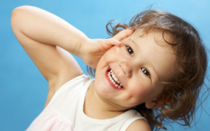 10 bước giúp trẻ luôn khỏe mạnh khi thời tiết 'ẩm ương'