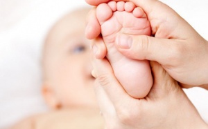 Các dấu hiệu cho thấy trẻ sơ sinh bị mất nước