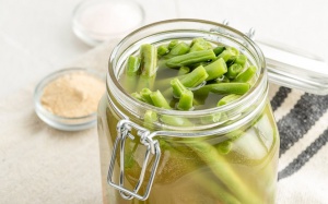 Ngâm đậu cô ve với giấm, 2 tuần sau có ngay món ăn kèm lạ miệng ngon khó cưỡng