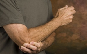 Video: Vì sao có cảm giác như điện giật khi va khuỷu tay vào vật cứng?