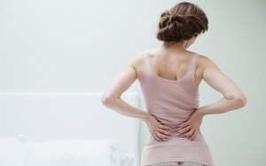 Bị ngứa ở mạn sườn vào ban đêm có phải bị suy thận không?