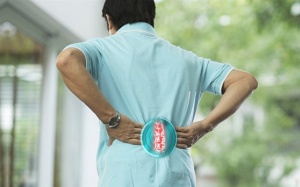 Bị trượt đốt sống điều trị thế nào, có cần mổ không?