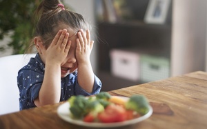 Hệ tiêu hóa, đường ruột gặp vấn đề gì khi trẻ biếng ăn, lười ăn?