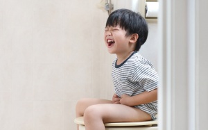 Bổ sung chất xơ nào để phòng chống táo bón hiệu quả cho trẻ nhỏ?