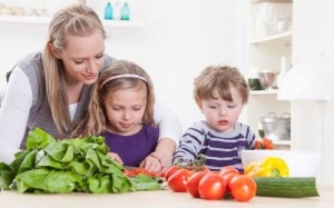 Chuyên gia dinh dưỡng chia sẻ cách bổ sung chất xơ cho trẻ táo bón