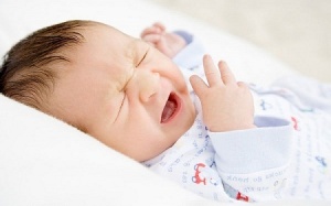 Dùng dầu tràm trị nghẹt mũi cho trẻ nhỏ cần lưu ý gì?