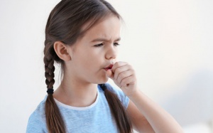 Trẻ bị ho khi nào cần đi khám, uống thuốc?