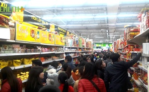 Tết Mậu Tuất 2018: Bánh kẹo, mứt mẫu mã đa dạng, nhiều lựa chọn