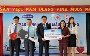 Vinamilk tặng xe hiến máu 1 tỷ đồng cho trung tâm hiến máu nhân đạo TP.HCM
