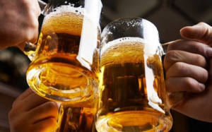 Bỏ túi bí kíp hạn chế tác hại của rượu bia ngày Tết