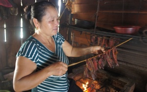 Thịt gác bếp, món ngon nhâm nhi ngày Tết