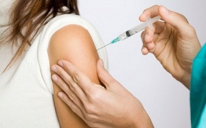 Bà bầu tiêm vaccine ho gà và cúm trong thai kỳ có gây hại cho thai nhi?