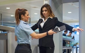 Bức xạ từ máy quét an ninh có gây hại cho sức khỏe?