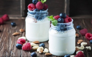 Người tăng huyết áp ăn sữa chua giúp giảm đau tim, đột quỵ