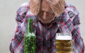 Video: Vì sao càng có tuổi thì tửu lượng càng kém?