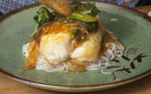 Cá sốt kiểu Tứ Xuyên ăn kèm bún cho ngày cuối tuần