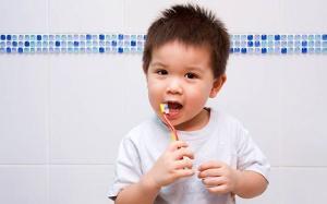 8 kinh nghiệm hay giúp mẹ dạy bé đánh răng đúng cách