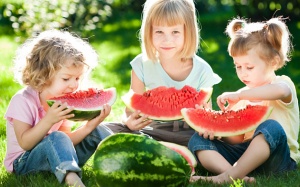 8 thực phẩm ít natri thích hợp để ăn vặt lành mạnh, bảo vệ tim mạch