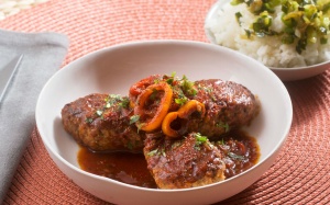 Thịt cừu và bò viên sốt cà chua, ớt ngon tuyệt