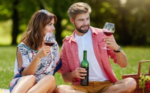 Thực hư uống rượu vang đỏ để chống sâu răng