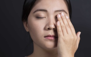 Cách phòng bệnh viêm kết mạc mùa Xuân