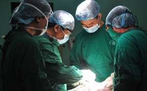 Cứu sống cô gái mắc khối u tụy nội tiết hiếm gặp