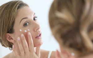 16 dấu hiệu trên khuôn mặt tố cáo bạn đang già đi nhanh chóng